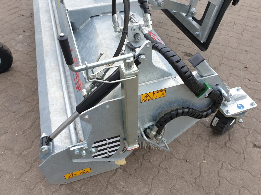 Fliegl KEHRMASCHINE TYP 600 - Faucheuse: photos 4 Fliegl KEHRMASCHINE TYP 600 - Faucheuse: photos 4
