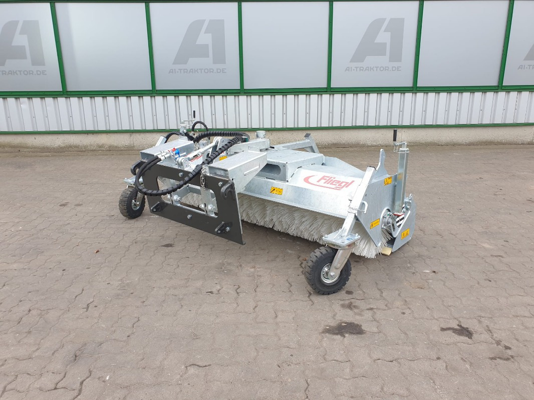 Fliegl KEHRMASCHINE TYP 600 - Faucheuse: photos 1 Fliegl KEHRMASCHINE TYP 600 - Faucheuse: photos 1