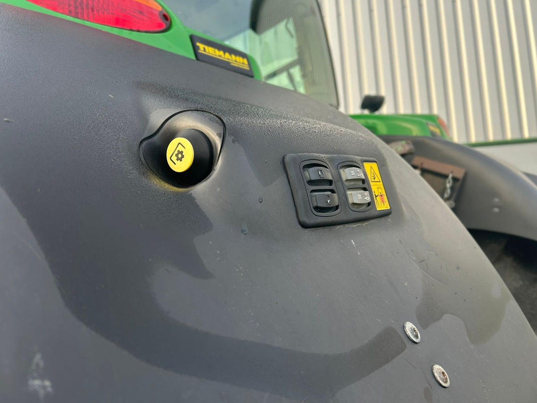 Tracteur agricole John Deere 6215R: photos 6