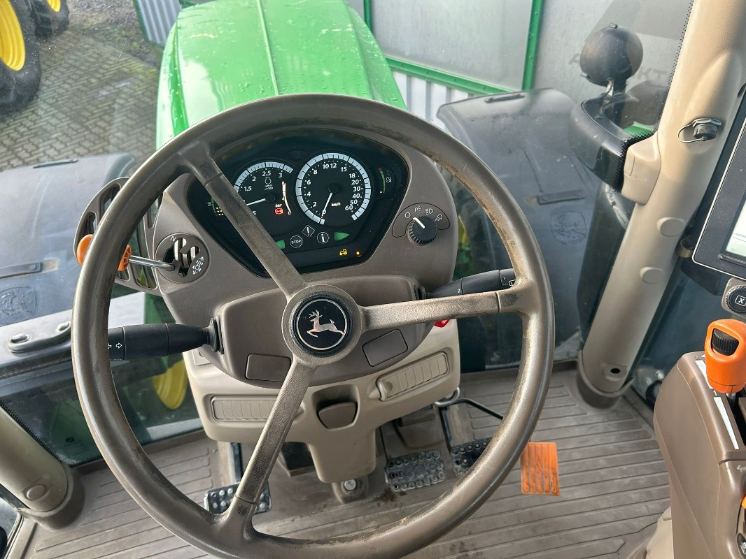 Tracteur agricole John Deere 6215R: photos 11