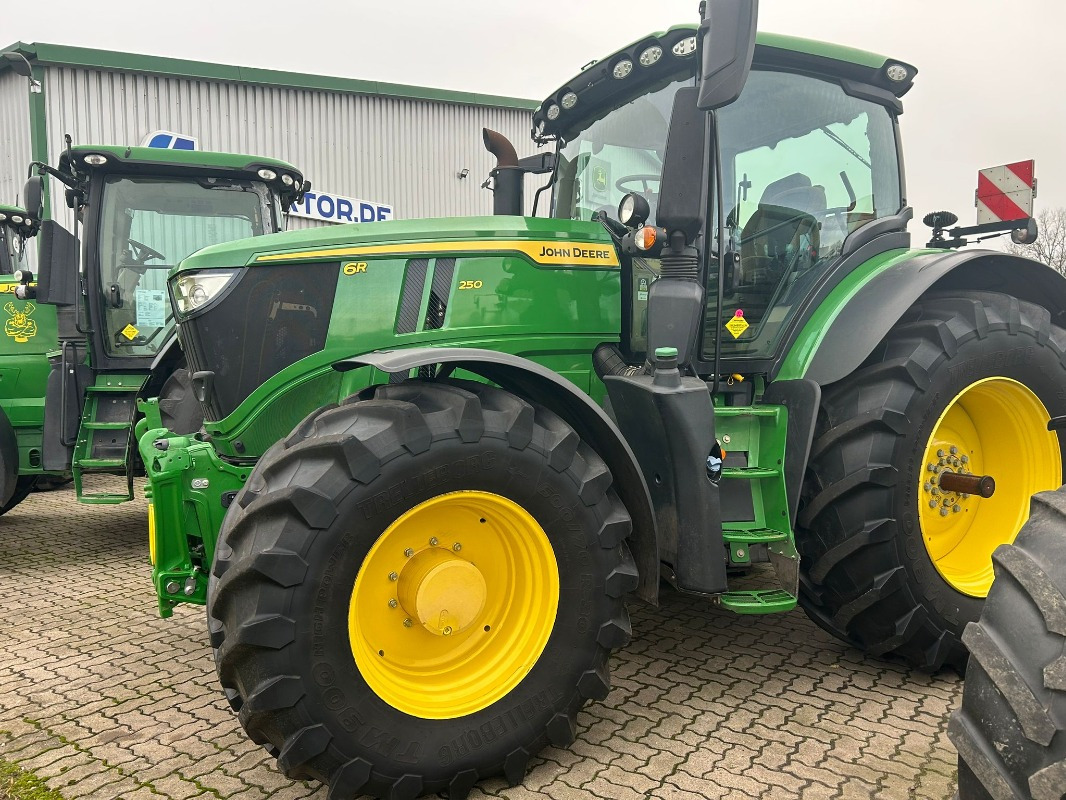John Deere 6R 250 *MIETRÜCKLÄUFER* - Tracteur agricole: photos 1 John Deere 6R 250 *MIETRÜCKLÄUFER* - Tracteur agricole: photos 1