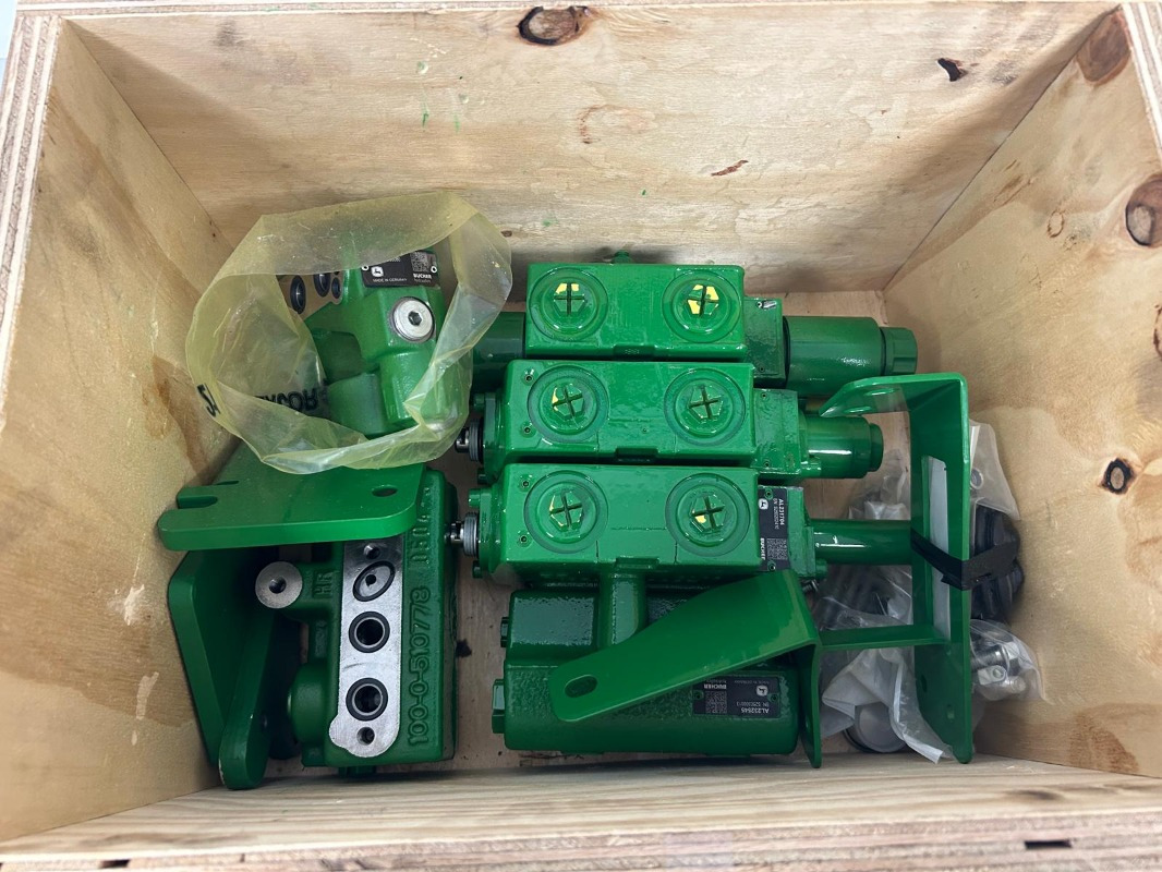 John Deere Einhebelsteuergerät mechanisch vom 6155R - Hydraulique pour Machine agricole: photos 2 John Deere Einhebelsteuergerät mechanisch vom 6155R - Hydraulique pour Machine agricole: photos 2