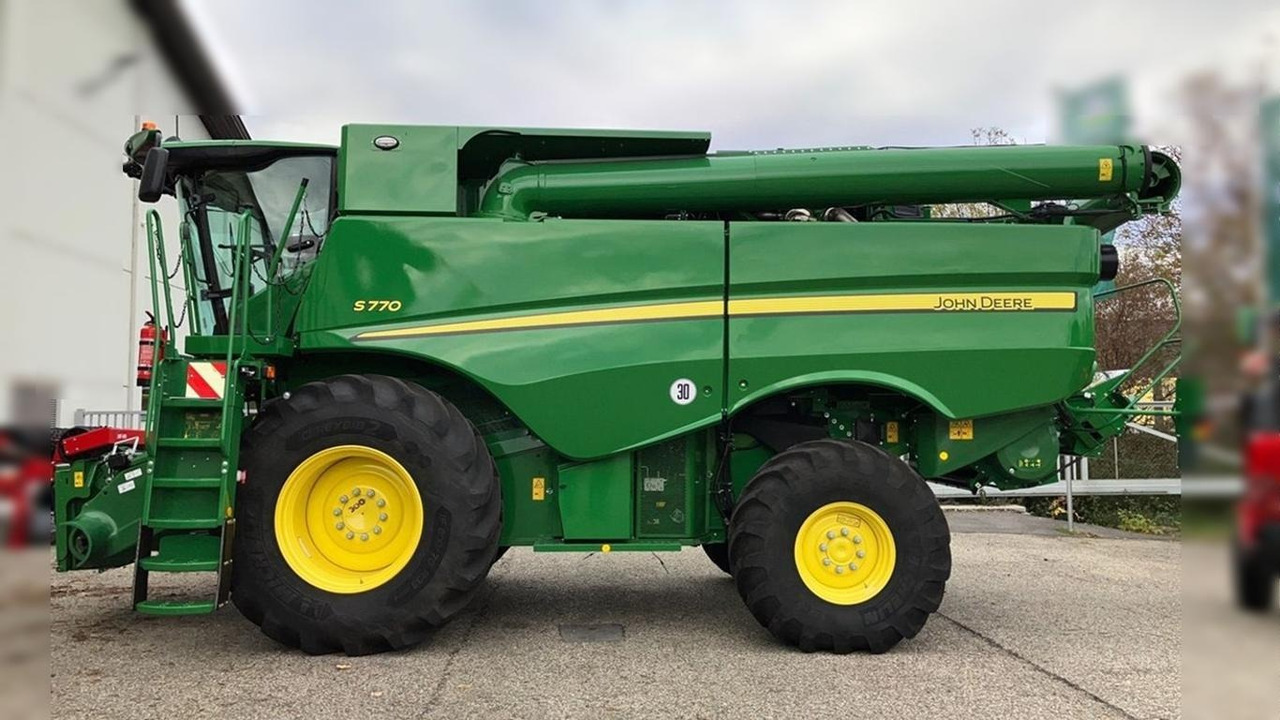 John Deere S770 - Moissonneuse-batteuse: photos 2 John Deere S770 - Moissonneuse-batteuse: photos 2