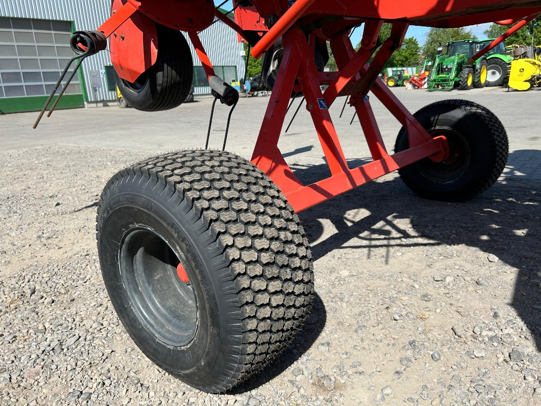 Kuhn GF 10802 T-G II - Faneuse: photos 2 Kuhn GF 10802 T-G II - Faneuse: photos 2
