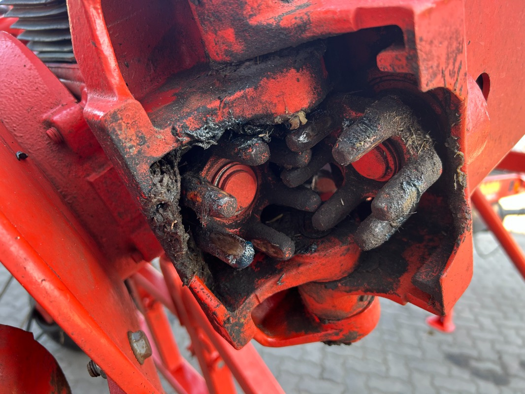 Kuhn GF 10802 T-G II - Faneuse: photos 3 Kuhn GF 10802 T-G II - Faneuse: photos 3