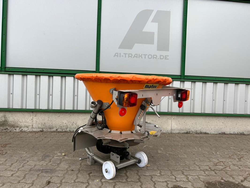 Matev SPR-H/M 125 IX - Epandeur de sable: photos 1 Matev SPR-H/M 125 IX - Epandeur de sable: photos 1