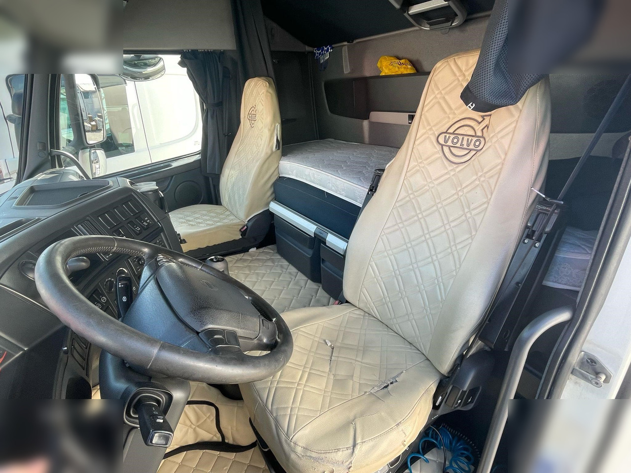 VOLVO FH12 - Tracteur routier: photos 5 VOLVO FH12 - Tracteur routier: photos 5