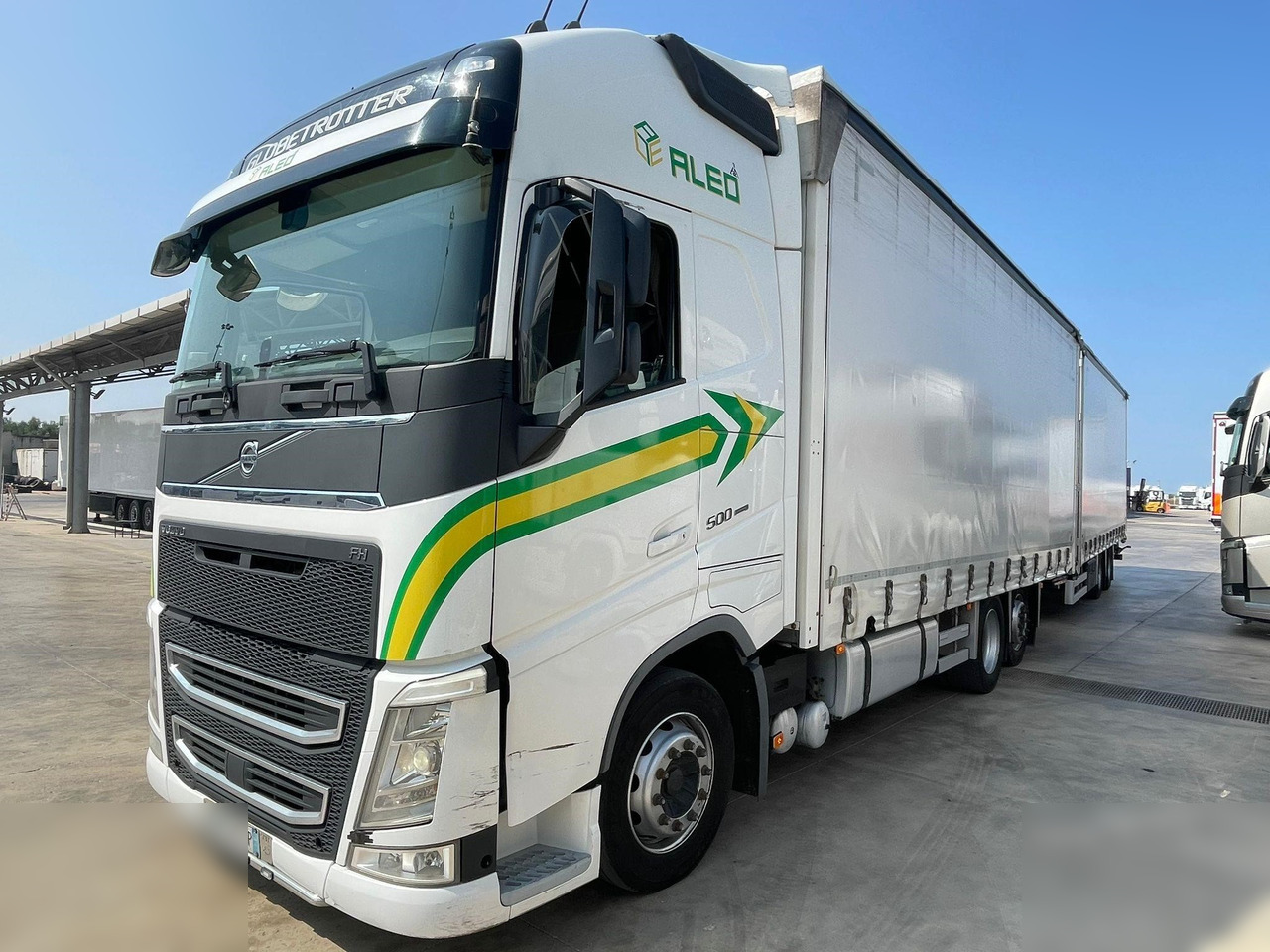 VOLVO FH13.500 - Camion à rideaux coulissants: photos 2 VOLVO FH13.500 - Camion à rideaux coulissants: photos 2