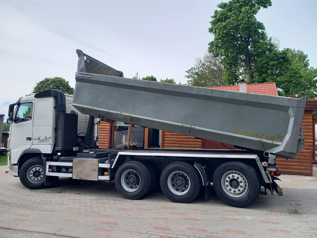 VOLVO FH16, 8x4, BIG AXLES, RETARDER, GW 39500 KG - Camion benne: photos 2 VOLVO FH16, 8x4, BIG AXLES, RETARDER, GW 39500 KG - Camion benne: photos 2