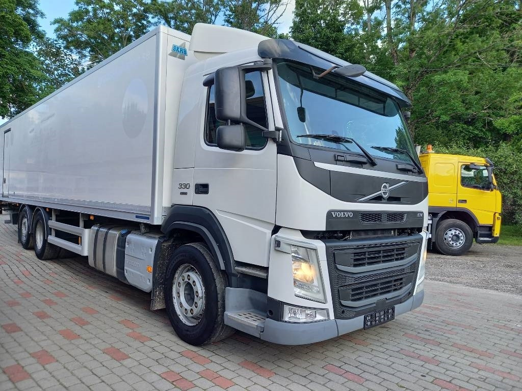 Volvo FM 330, 6x2, CARRIER SUPRA 950 U - Camion frigorifique: photos 5 Volvo FM 330, 6x2, CARRIER SUPRA 950 U - Camion frigorifique: photos 5