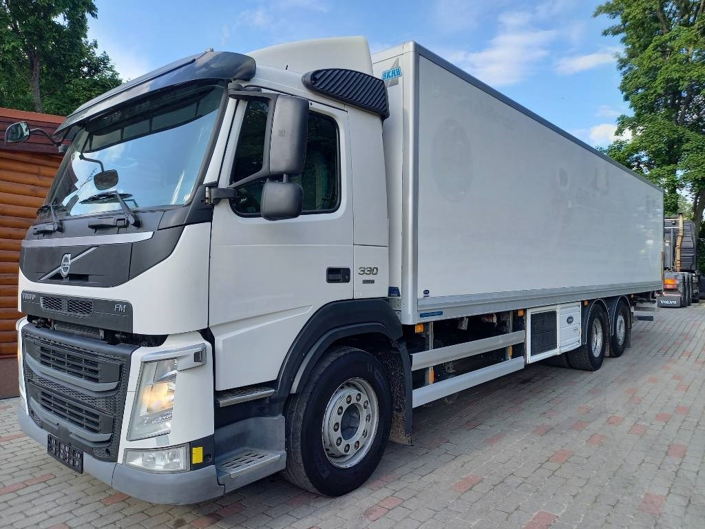 Volvo FM 330, 6x2, CARRIER SUPRA 950 U - Camion frigorifique: photos 1 Volvo FM 330, 6x2, CARRIER SUPRA 950 U - Camion frigorifique: photos 1