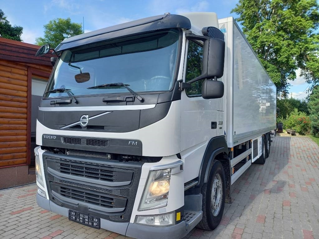 Volvo FM 330, 6x2, CARRIER SUPRA 950 U - Camion frigorifique: photos 2 Volvo FM 330, 6x2, CARRIER SUPRA 950 U - Camion frigorifique: photos 2