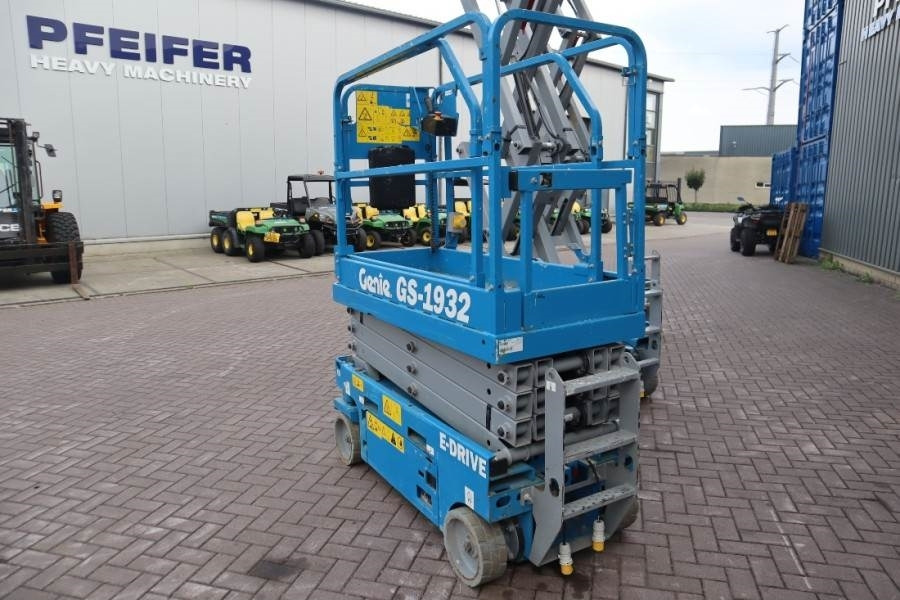 Genie GS1932 E-Drive Several In Stock, 8m Working Height - Nacelle ciseaux: photos 3 Genie GS1932 E-Drive Several In Stock, 8m Working Height - Nacelle ciseaux: photos 3
