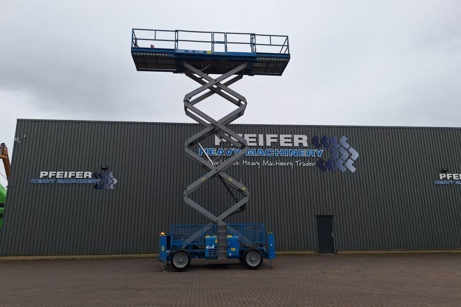 Genie GS4390 Diesel, 4x4 Drive, 15m Working Height, 680k - Nacelle ciseaux: photos 3 Genie GS4390 Diesel, 4x4 Drive, 15m Working Height, 680k - Nacelle ciseaux: photos 3
