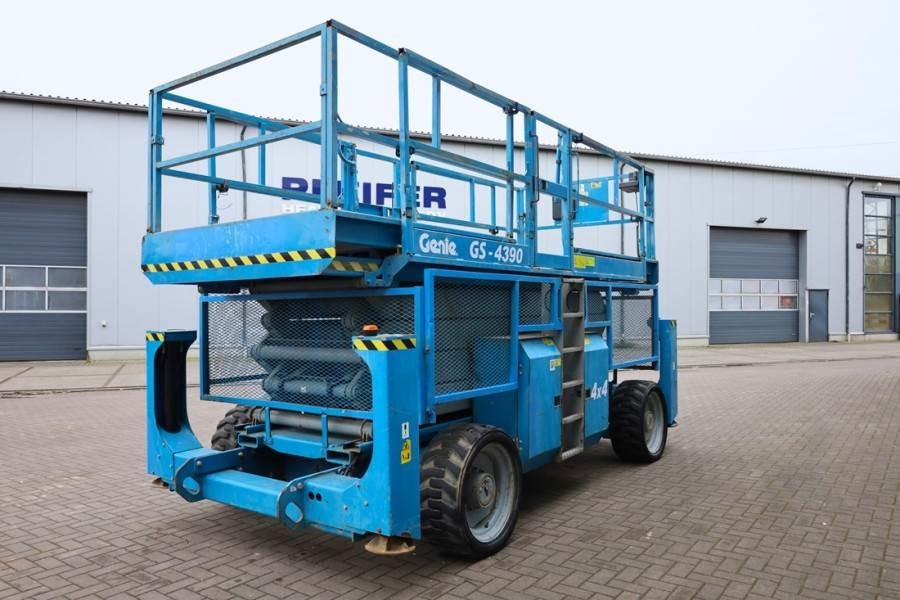 Genie GS4390 Diesel, 4x4 Drive, 15m Working Height, 680k - Nacelle ciseaux: photos 2 Genie GS4390 Diesel, 4x4 Drive, 15m Working Height, 680k - Nacelle ciseaux: photos 2