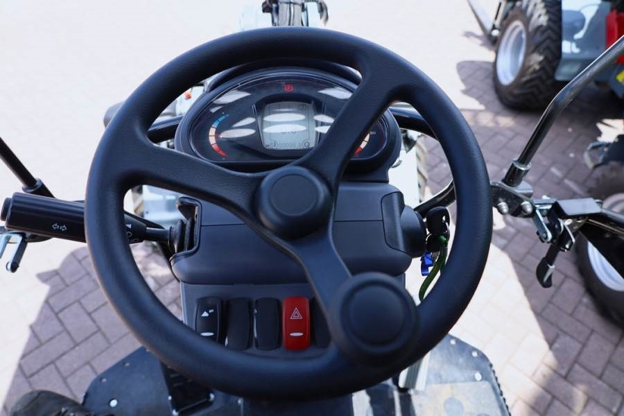 GiANT G2700E 100% Electric - Zero Emissions, Lithium-Iro - Chargeuse sur pneus: photos 5 GiANT G2700E 100% Electric - Zero Emissions, Lithium-Iro - Chargeuse sur pneus: photos 5