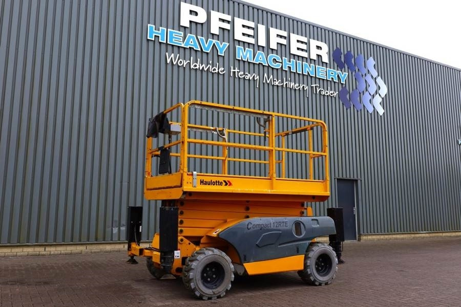 Haulotte Compact 12RTE Electric, 12m Working Height, 450kg - Nacelle ciseaux: photos 1 Haulotte Compact 12RTE Electric, 12m Working Height, 450kg - Nacelle ciseaux: photos 1