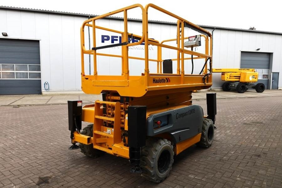 Haulotte Compact 12RTE Electric, 12m Working Height, 450kg - Nacelle ciseaux: photos 2 Haulotte Compact 12RTE Electric, 12m Working Height, 450kg - Nacelle ciseaux: photos 2