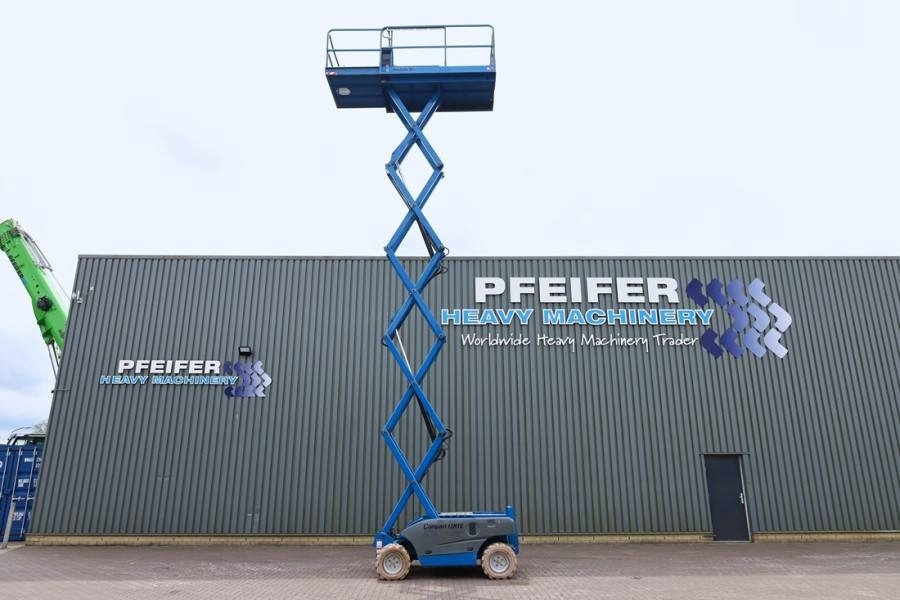 Haulotte Compact 12RTE Electric, 12m Working Height, 450kg - Nacelle ciseaux: photos 3 Haulotte Compact 12RTE Electric, 12m Working Height, 450kg - Nacelle ciseaux: photos 3