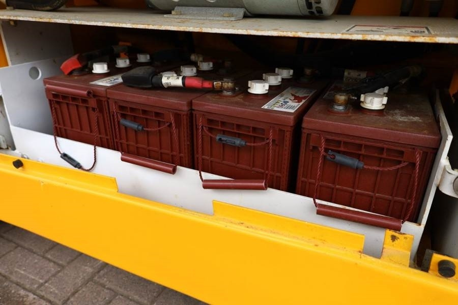 Haulotte Compact 12RTE Electric, 12m Working Height, 450kg - Nacelle ciseaux: photos 4 Haulotte Compact 12RTE Electric, 12m Working Height, 450kg - Nacelle ciseaux: photos 4