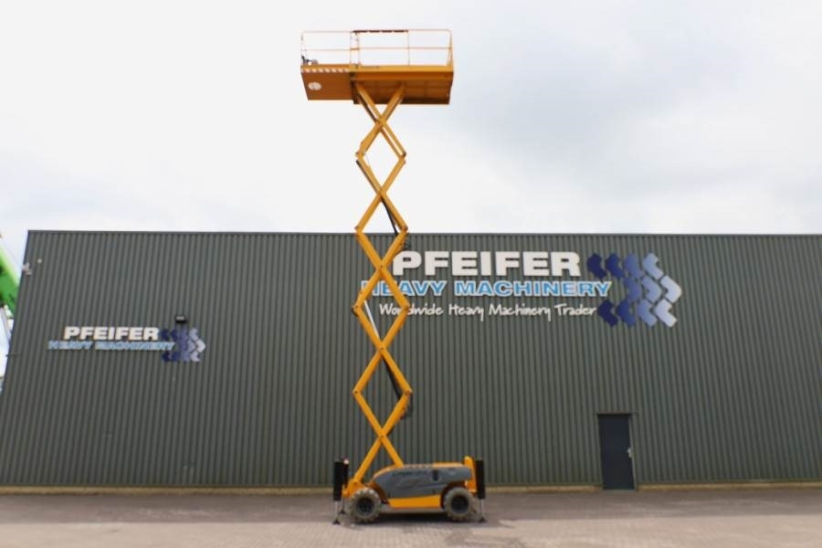 Haulotte Compact 12RTE Electric, 12m Working Height, 450kg - Nacelle ciseaux: photos 3 Haulotte Compact 12RTE Electric, 12m Working Height, 450kg - Nacelle ciseaux: photos 3