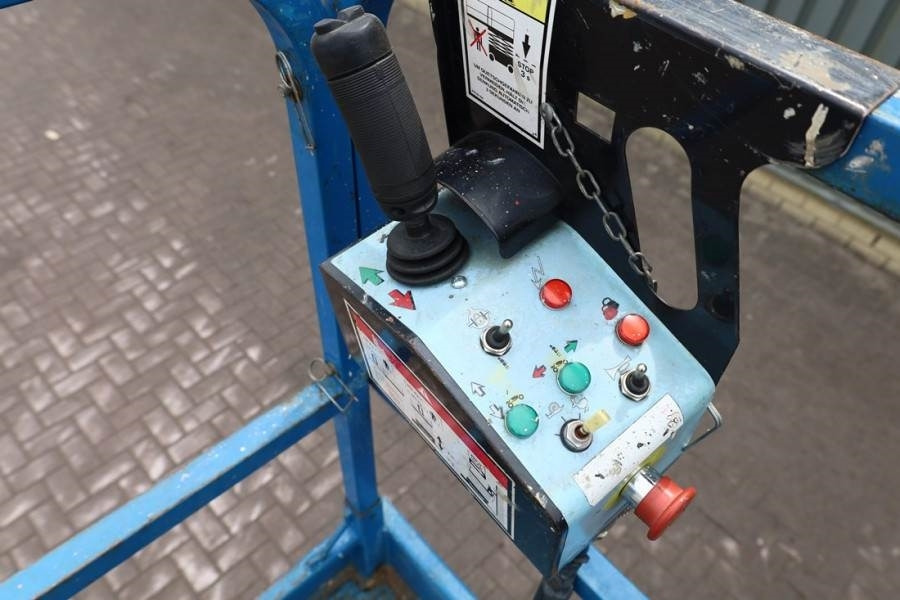 Haulotte Compact 12RTE Electric, 12m Working Height, 450kg - Nacelle ciseaux: photos 4 Haulotte Compact 12RTE Electric, 12m Working Height, 450kg - Nacelle ciseaux: photos 4