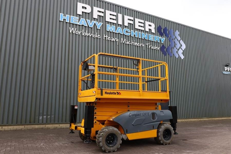 Haulotte Compact 12RTE Electric, 12m Working Height, 450kg - Nacelle ciseaux: photos 1 Haulotte Compact 12RTE Electric, 12m Working Height, 450kg - Nacelle ciseaux: photos 1