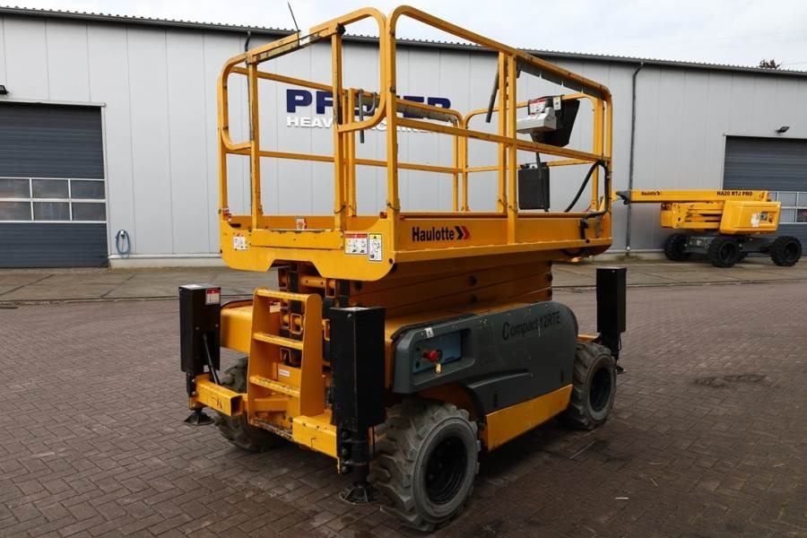 Haulotte Compact 12RTE Electric, 12m Working Height, 450kg - Nacelle ciseaux: photos 2 Haulotte Compact 12RTE Electric, 12m Working Height, 450kg - Nacelle ciseaux: photos 2