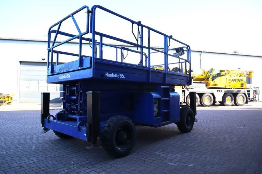 Haulotte H15SX New Tyres, Diesel, 4x4 Drive, 15 Working Hei - Nacelle ciseaux: photos 2 Haulotte H15SX New Tyres, Diesel, 4x4 Drive, 15 Working Hei - Nacelle ciseaux: photos 2