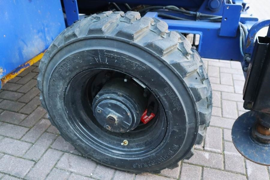 Haulotte H15SX New Tyres, Diesel, 4x4 Drive, 15 Working Hei - Nacelle ciseaux: photos 4 Haulotte H15SX New Tyres, Diesel, 4x4 Drive, 15 Working Hei - Nacelle ciseaux: photos 4