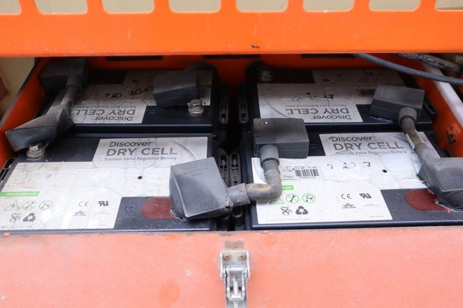 JLG M4069 Hybrid, 14.2m Working Height, 360kg Capacity  - Nacelle ciseaux: photos 5 JLG M4069 Hybrid, 14.2m Working Height, 360kg Capacity  - Nacelle ciseaux: photos 5