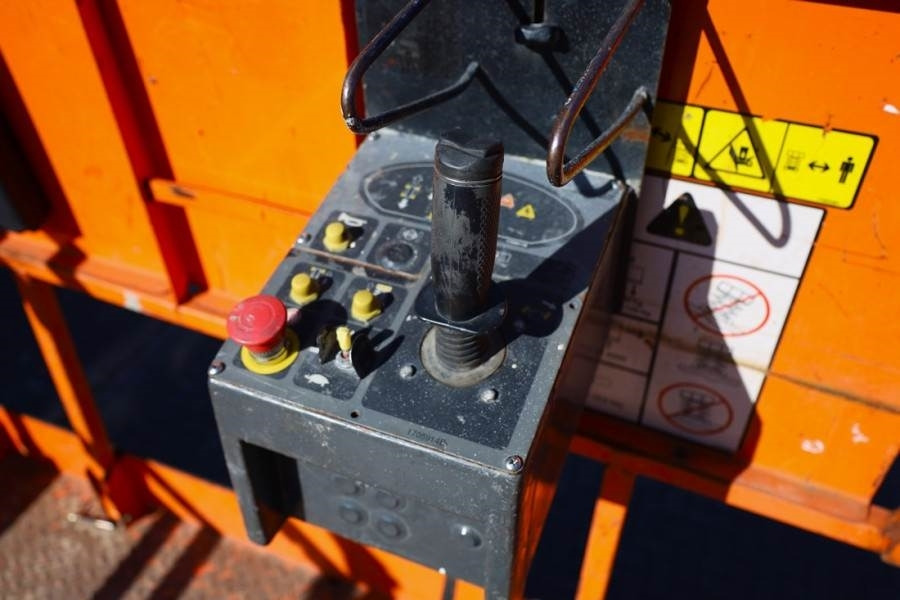 JLG M4069 Hybrid, 14.2m Working Height, 360kg Capacity  - Nacelle ciseaux: photos 5 JLG M4069 Hybrid, 14.2m Working Height, 360kg Capacity  - Nacelle ciseaux: photos 5