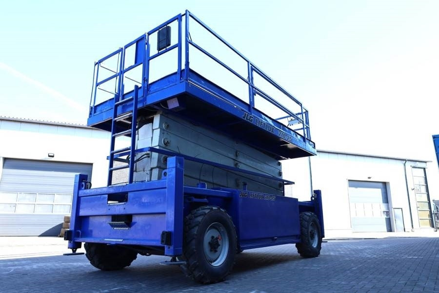 Liftlux SL210-25D4WDS/P Diesel, Hydraulic Deck Extension, - Nacelle ciseaux: photos 2 Liftlux SL210-25D4WDS/P Diesel, Hydraulic Deck Extension, - Nacelle ciseaux: photos 2