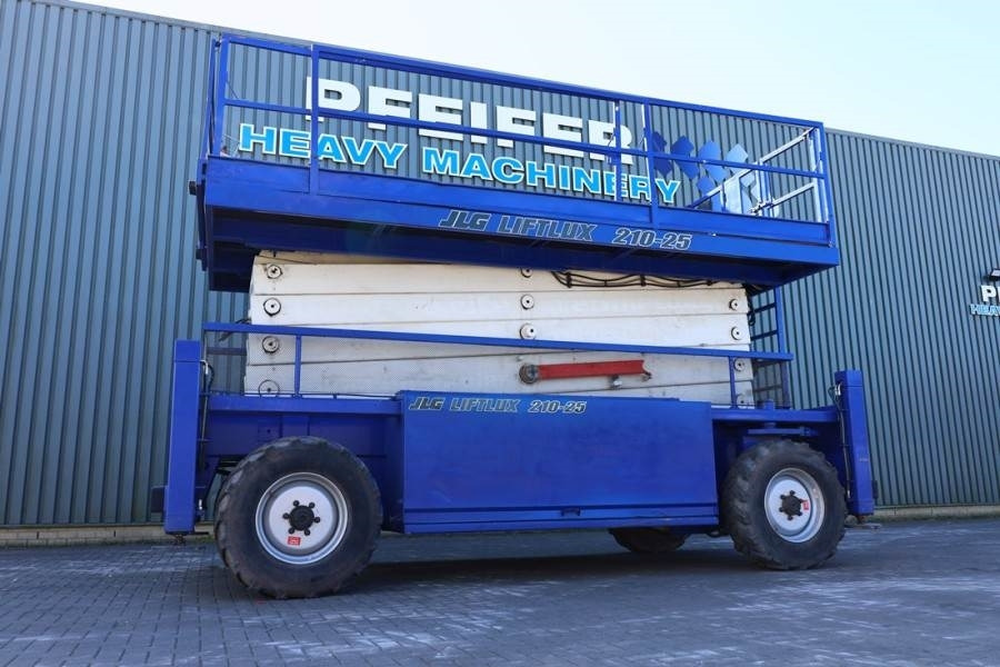 Liftlux SL210-25D4WDS/P Diesel, Hydraulic Deck Extension, - Nacelle ciseaux: photos 1 Liftlux SL210-25D4WDS/P Diesel, Hydraulic Deck Extension, - Nacelle ciseaux: photos 1