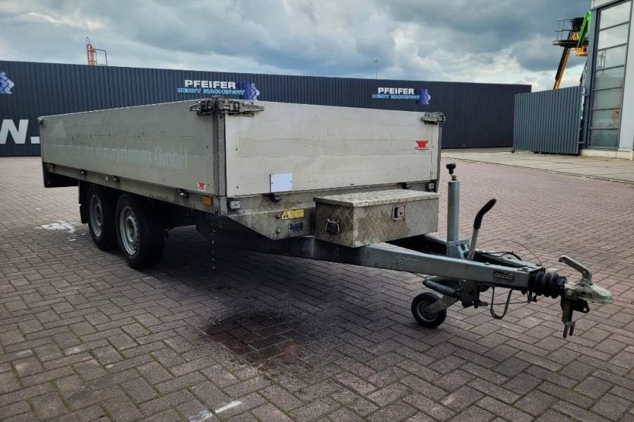 Saris PL1827 2 Axel Trailer - Remorque voiture: photos 4 Saris PL1827 2 Axel Trailer - Remorque voiture: photos 4