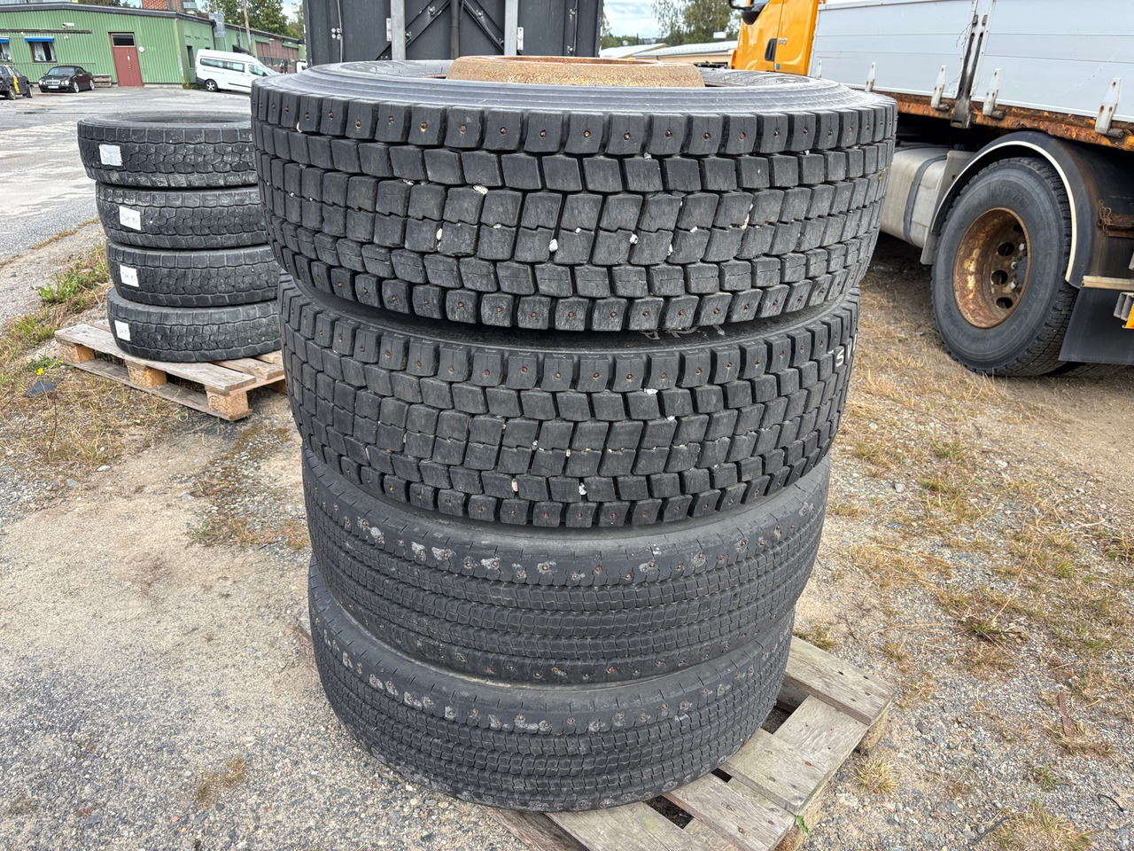 Bridgestone M729 - Roue complète pour Camion: photos 1 Bridgestone M729 - Roue complète pour Camion: photos 1
