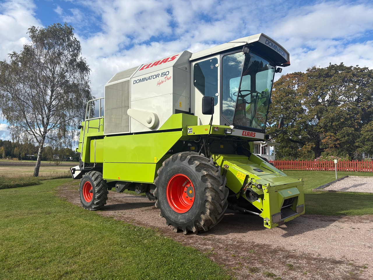 Claas Dominator 150 hydrodrive - Moissonneuse-batteuse: photos 1 Claas Dominator 150 hydrodrive - Moissonneuse-batteuse: photos 1