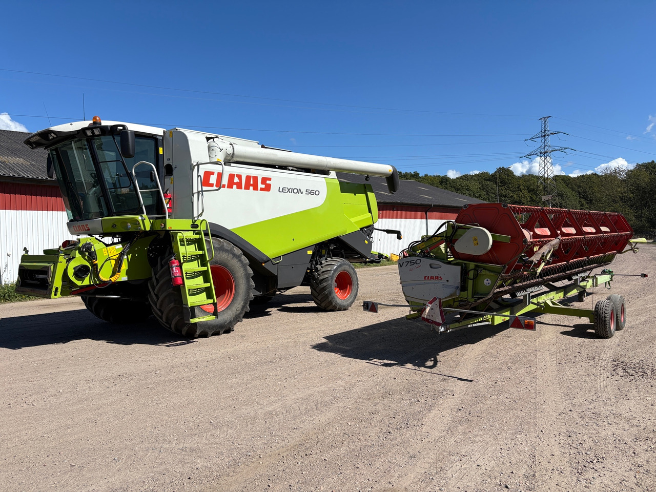 Claas Lexion 560 - Moissonneuse-batteuse: photos 1 Claas Lexion 560 - Moissonneuse-batteuse: photos 1