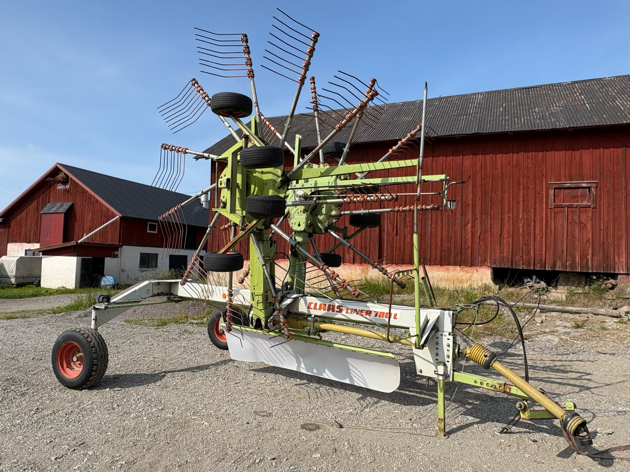 Claas Liner 780L - Faneuse: photos 1 Claas Liner 780L - Faneuse: photos 1