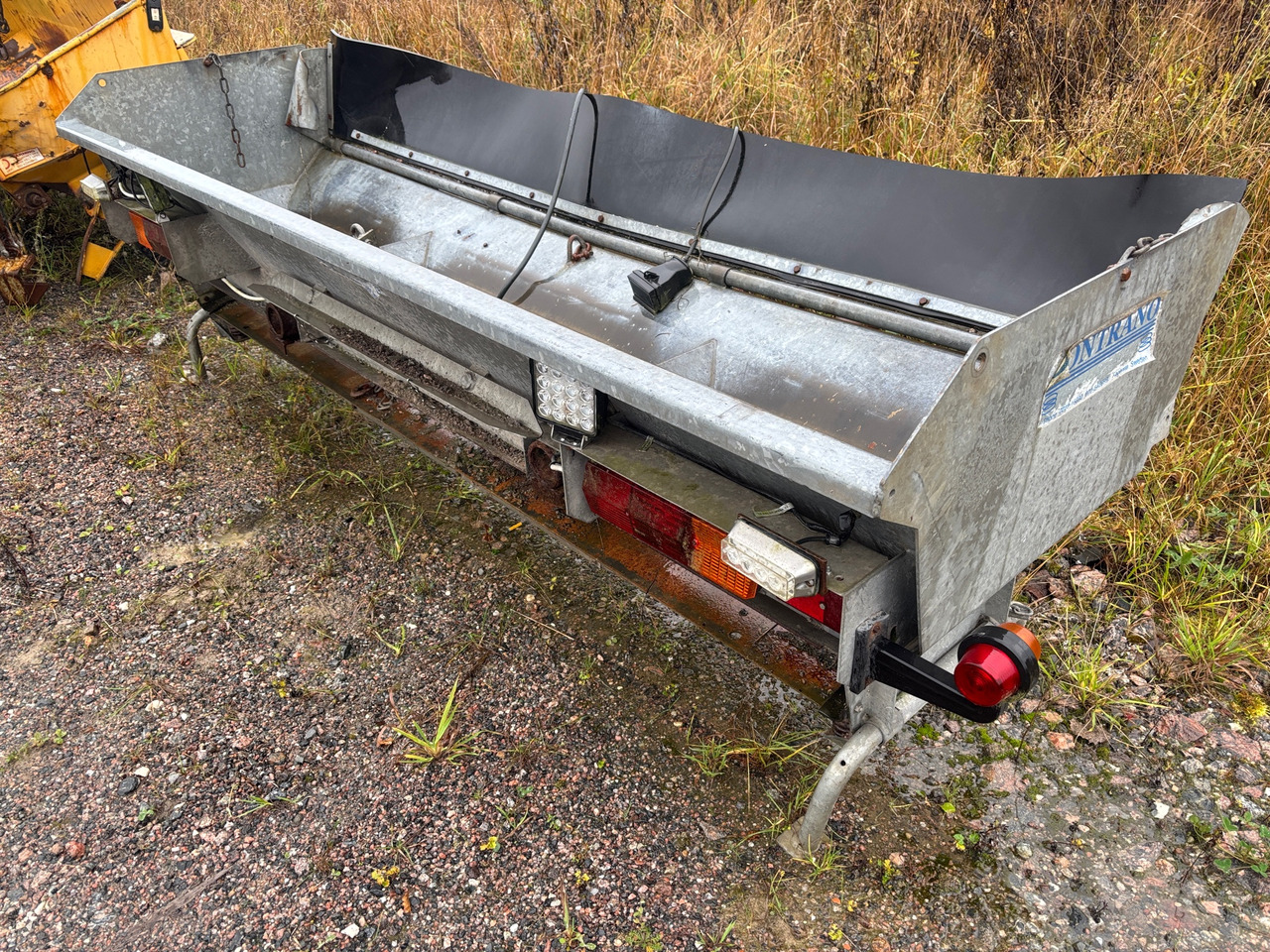 Contrano CH - Epandeur de sable: photos 1 Contrano CH - Epandeur de sable: photos 1