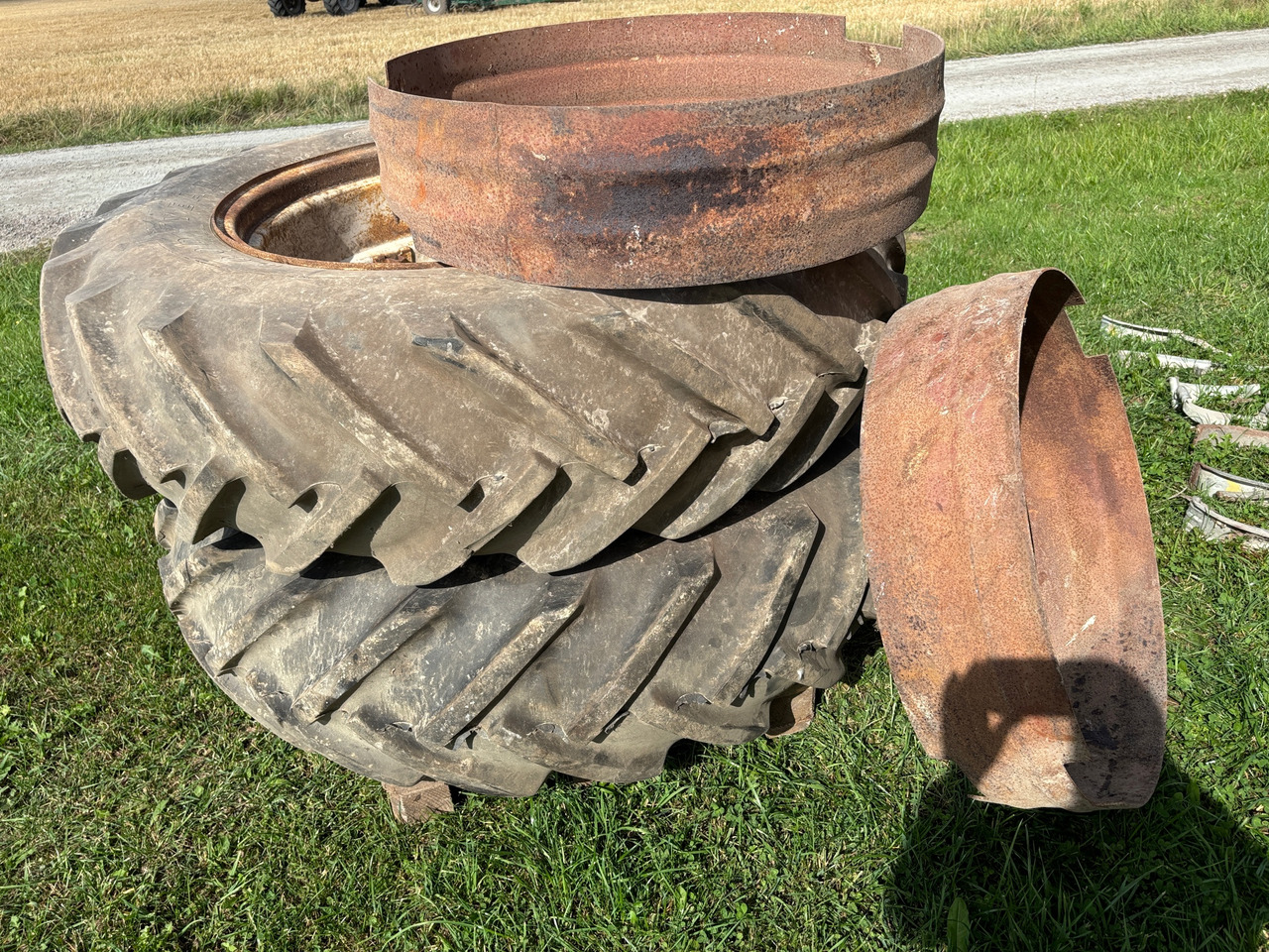 Goodyear 16,9/14R34 - Pneu pour Machine agricole: photos 1 Goodyear 16,9/14R34 - Pneu pour Machine agricole: photos 1