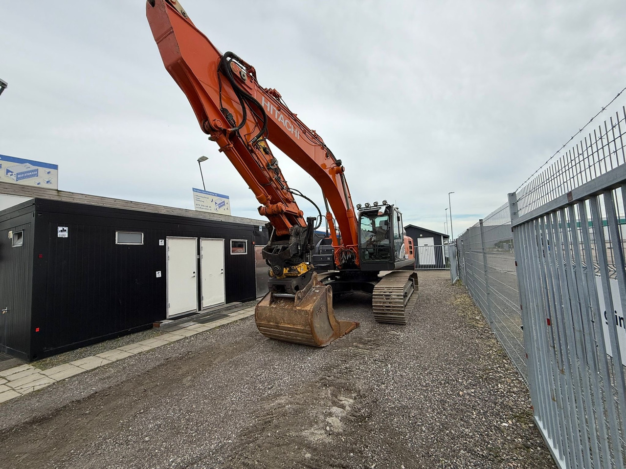 Hitachi ZX300LC-6 - Pelle: photos 1 Hitachi ZX300LC-6 - Pelle: photos 1