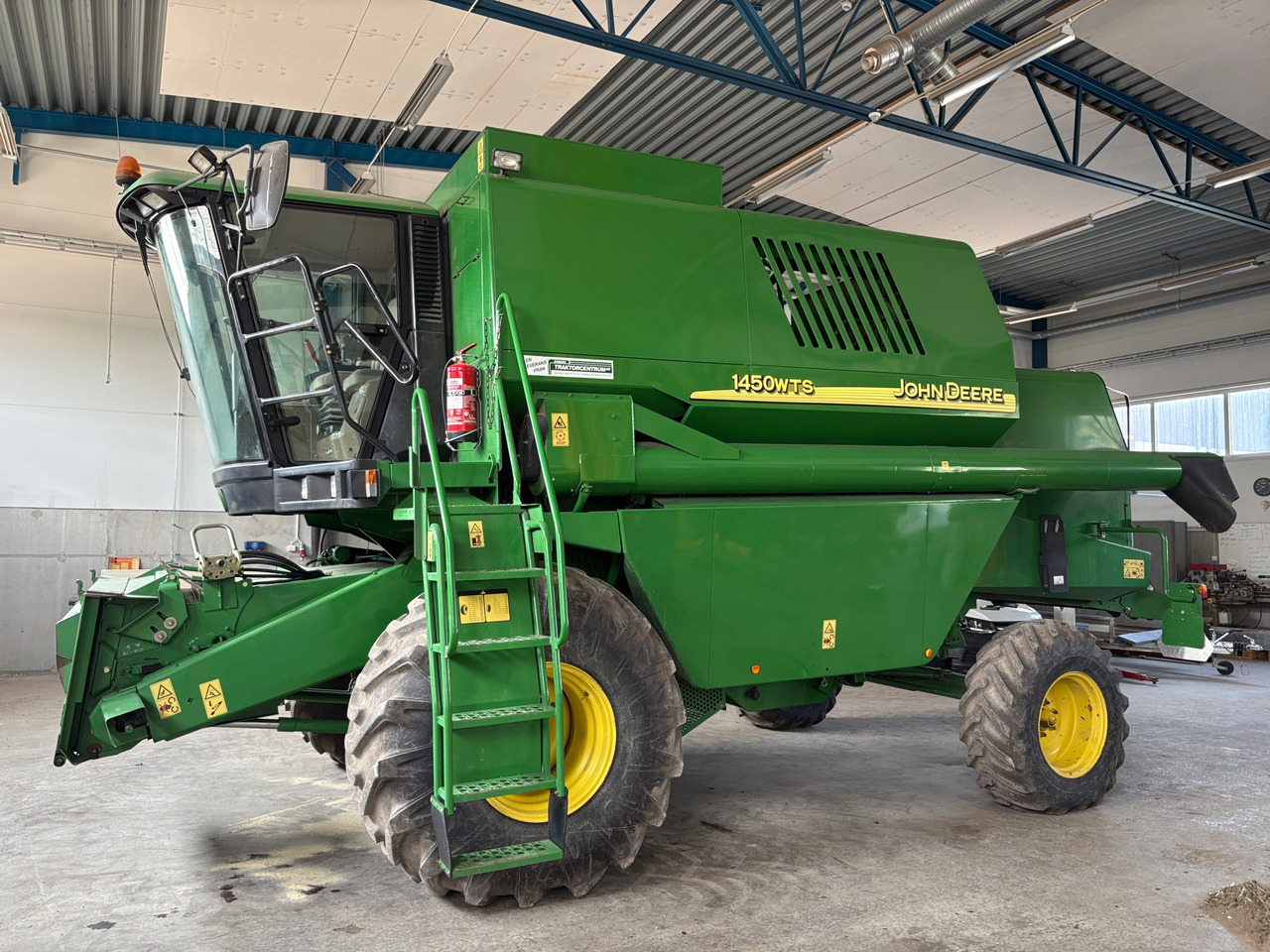 John Deere 1450WTS - Moissonneuse-batteuse: photos 1 John Deere 1450WTS - Moissonneuse-batteuse: photos 1