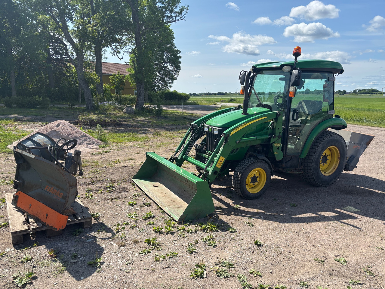 John Deere 3720 - Tracteur agricole: photos 1 John Deere 3720 - Tracteur agricole: photos 1
