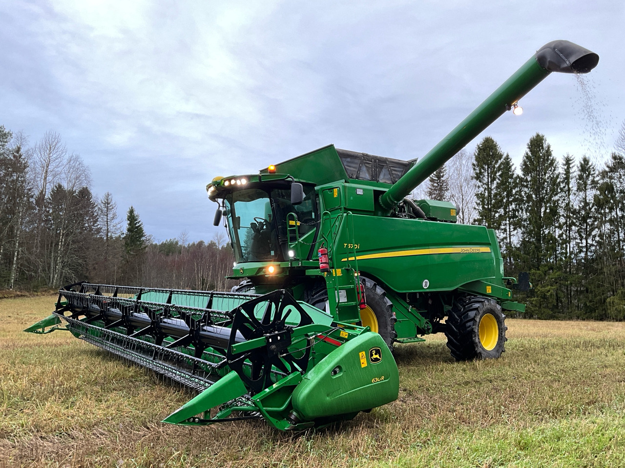 John Deere T670i - Moissonneuse-batteuse: photos 1 John Deere T670i - Moissonneuse-batteuse: photos 1