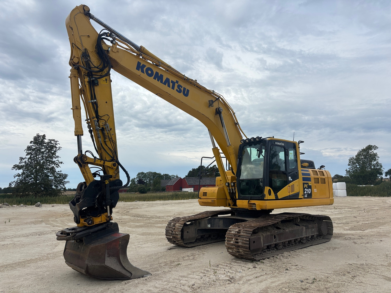 Komatsu PC210LC-11 - Pelle: photos 1 Komatsu PC210LC-11 - Pelle: photos 1