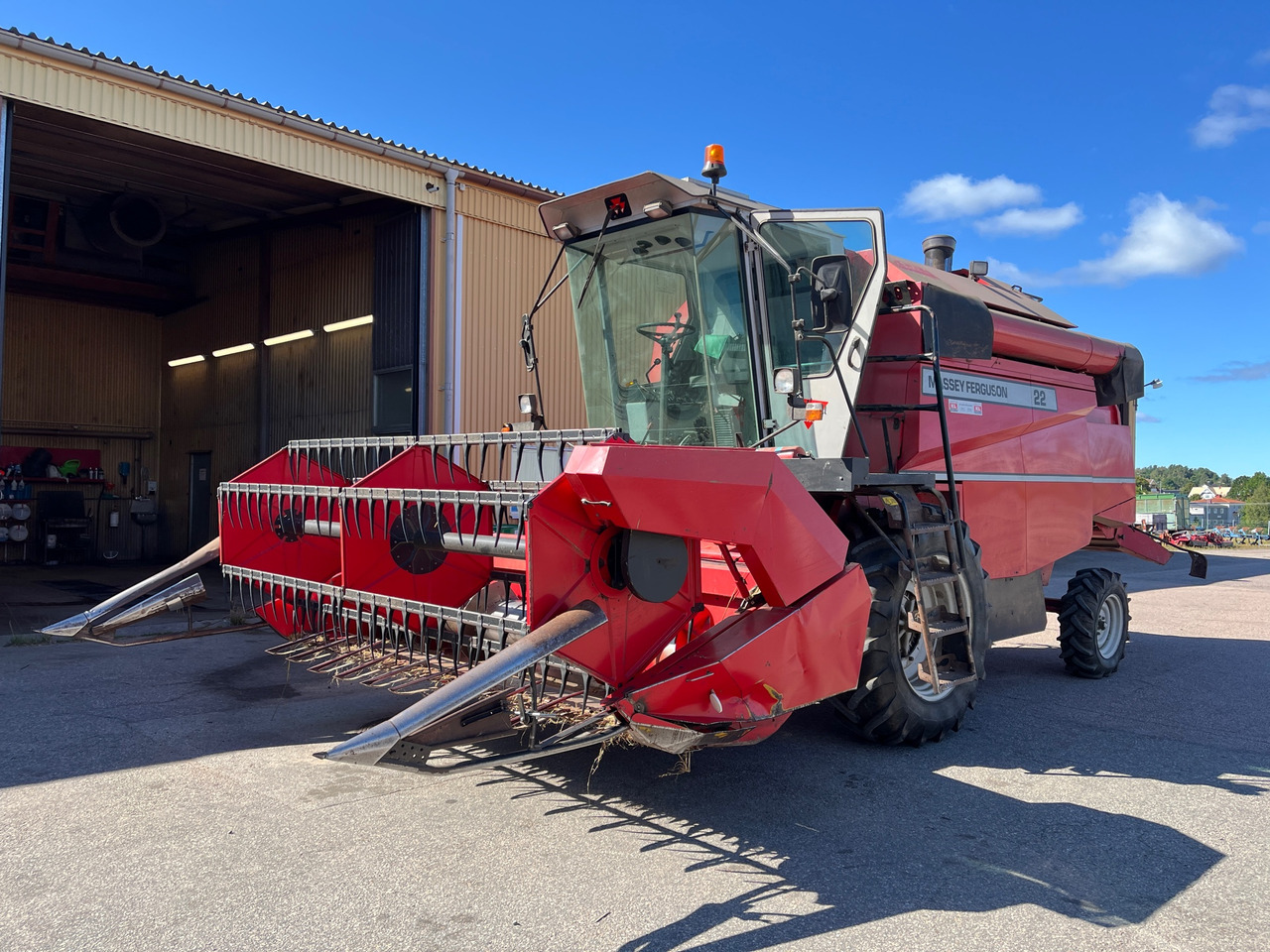 Massey Ferguson 22 - Moissonneuse-batteuse: photos 1 Massey Ferguson 22 - Moissonneuse-batteuse: photos 1