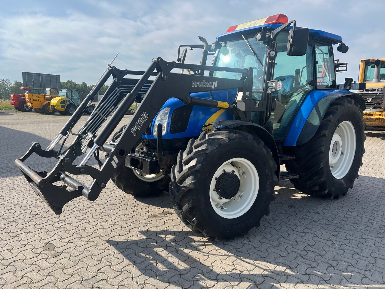 New Holland T5070 - Tracteur agricole: photos 1 New Holland T5070 - Tracteur agricole: photos 1