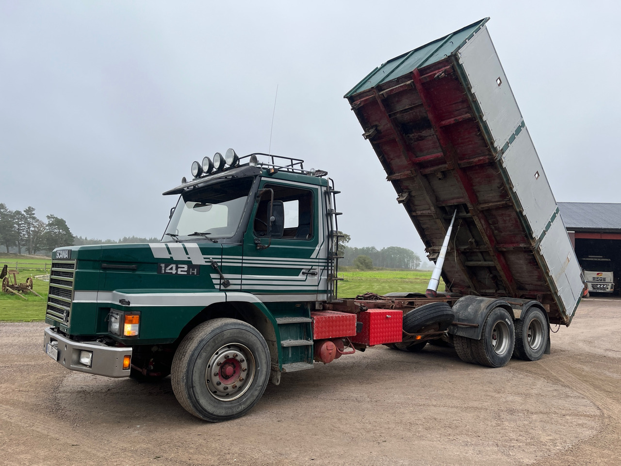 Scania T142H 6X2 54 - Camion benne: photos 1 Scania T142H 6X2 54 - Camion benne: photos 1