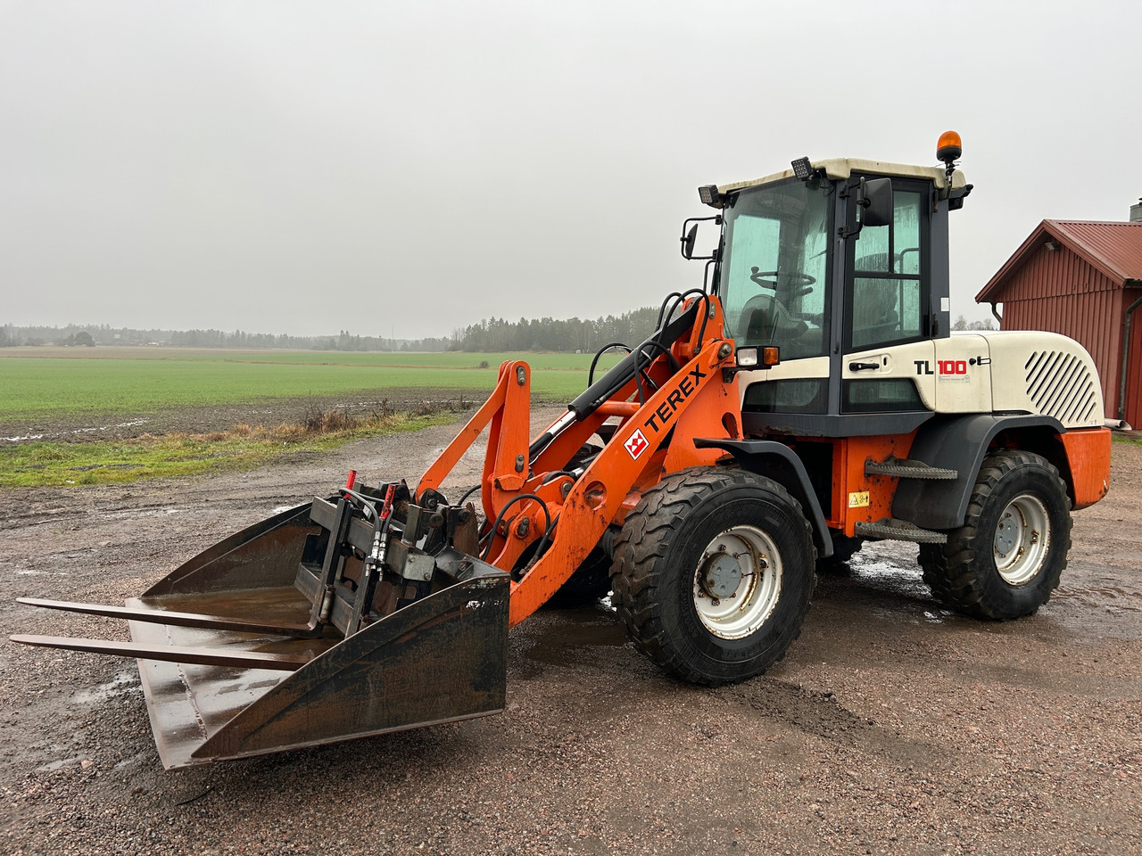 Terex TL100 - Chargeuse sur pneus: photos 1 Terex TL100 - Chargeuse sur pneus: photos 1